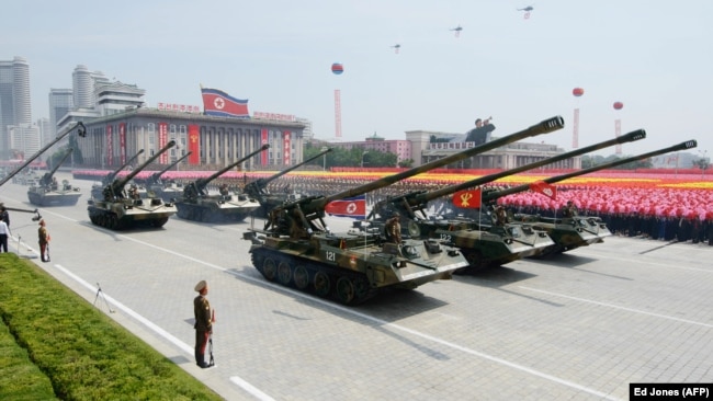 Armët që Koreja e Veriut mund t'ia sigurojë Rusisë

