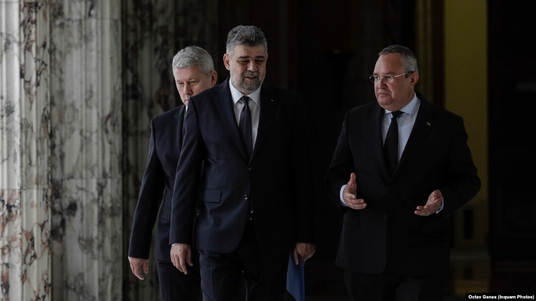 CE a analizat în raportul privind statul de drept perioada în care Cătălin Predoiu (stânga) era ministru al Justiției, liderul PSD, Marcel Ciolacu, era președintele Camerei Deputaților, iar Nicolae Ciucă premier. 
