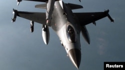 Амэрыканскі зьнішчальнік F-16. Ілюстрацыйнае фота