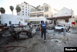 Территория больницы Аль-Ахли, пострадавшая от взрыва 17 октября