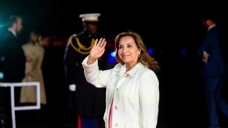 استعفای سه وزیر پرو در پی یورش پلیس به خانه رئیس جمهور این کشور