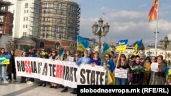 Tubimi i Shoqatës së Ukrainasve në Maqedoninë e Veriut për të shënuar përvjetorin e pushtimit rus të Ukrainës.