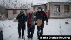 Евакуація чоловіка зі сходу України 