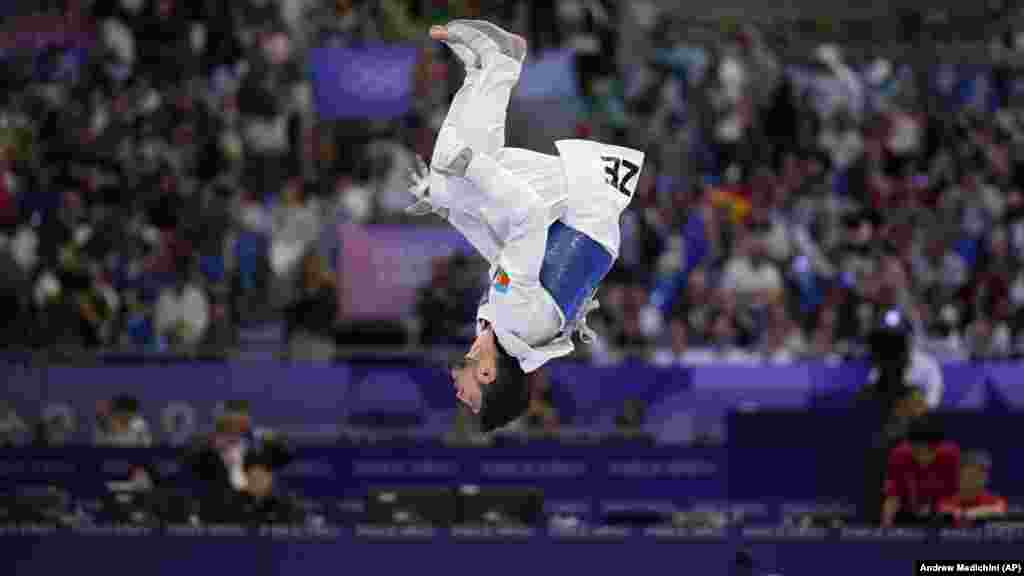 Gashim Magomedov of Azerbaijan reacts after winning the men&#39;s 58-kilogram&nbsp;taekwondo semifinal match against Italy&#39;s Vito Dell&#39;Aquila on August 7.&nbsp;Magomedov would go on to win a silver medal in a loss to South&nbsp;Korean Park Tae-joon.