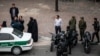 Паліцыя нораваў у Іране арыштоўвае жанчыну за ненашэньне хіджабу, архіўнае фота