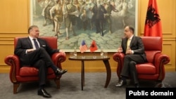 Тирана: Пратеникот на САД за Западен Балкан, Габриел Ескобар со претседателот на Албанија, Бајрам Бегај, 11 април, 2023