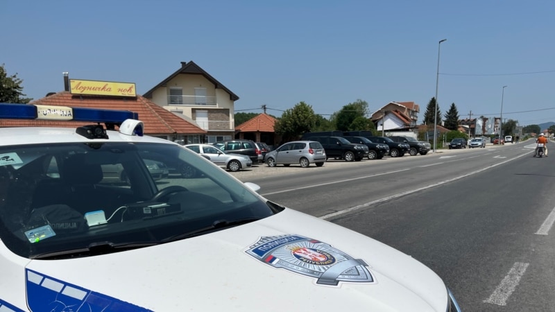 Во српска Лозница се трага по напаѓач кој уби еден, а рани уште еден полицаец 