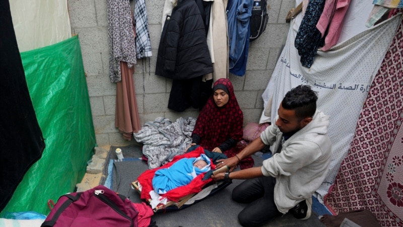 Familjet në Gazë mezi po i mbajnë gjallë bebet e porsalindura