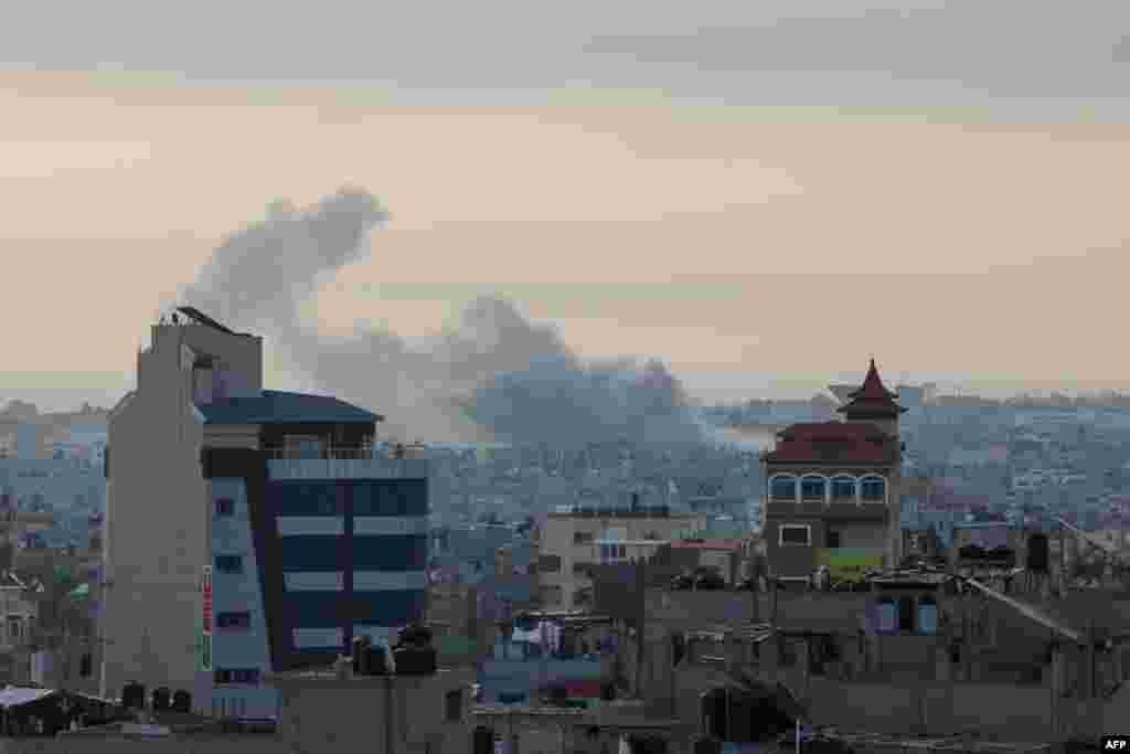 رفح، شهری مرزی بین باریکه غزه و مصر، نیز پس از حمله غافلگیرکننده حماس از سوی اسرائیل مورد حمله هوایی قرار گرفت.