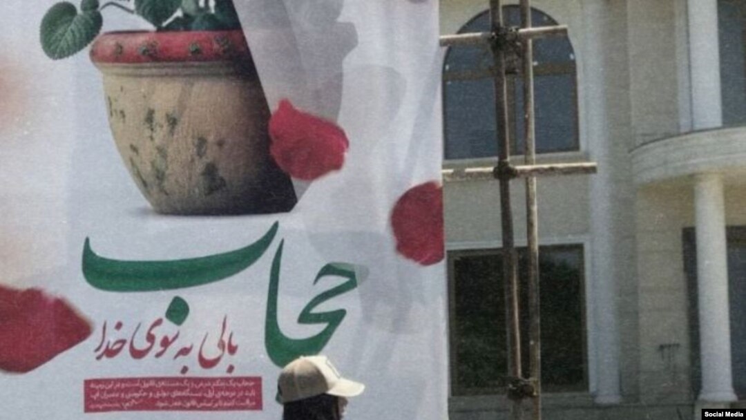 Қыздардың жеке суреттері ххх Порно көру: Ұлы ваннада анасын көріп, қарсылық көрсете алмады