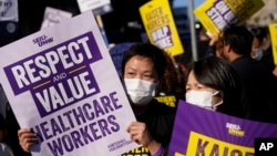 Protest medicinskih radnika ispred ustanove Kaiser Permanente u San Francisku, SAD, 4. oktobra 2023.
