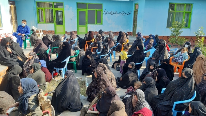 اعتصاب و اعتراض کارمندان زن به دلیل کاهش معاشات زنان در افغانستان