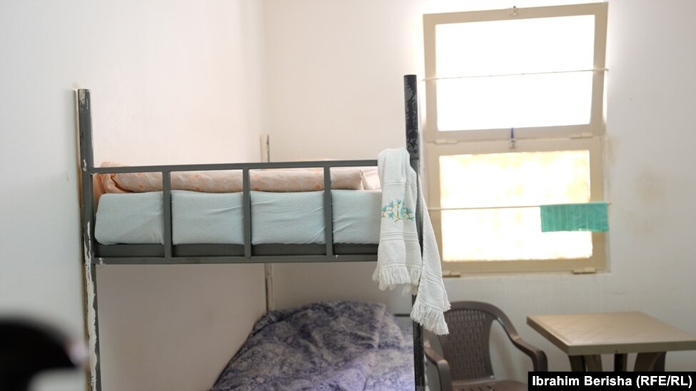 Një shtrat në qelinë e të burgosurve në Qendrën e Paraburgimit në Gjilan.