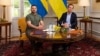 Președintele ucrainean Volodimir Zelenski și prim-ministrul suedez Ulf Kristersson s-au întâlnit în Suedia în august 2023.