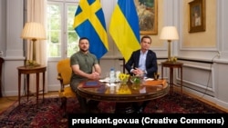 Presidenti ukrainas, Volodymyr Zelensky, gjatë takimit me kryeministrin suedez, Ulf Kristersson në Suedi në gusht të vitit 2023.
