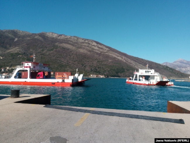 Në dimër, tri tragete operojnë në linjën Kamenara-Lepetane, në verë janë gjashtë. Ky është numri minimal i anijeve të kërkuara për transport detar nëpërmjet Verigos me tarifën aktuale për orë.