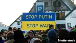 Під час акції протесту в столиці Ісландії у день масштабного вторгнення Росії до України. Рейк'явік, 24 лютого 2022 року