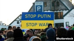 Під час акції протесту в столиці Ісландії у день масштабного вторгнення Росії до України. Рейк'явік, 24 лютого 2022 року
