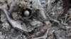 На месцы атакі бесьпілётніка ў вайсковай частцы пад Тыраспалем, 17 сакавіка 2024 году.