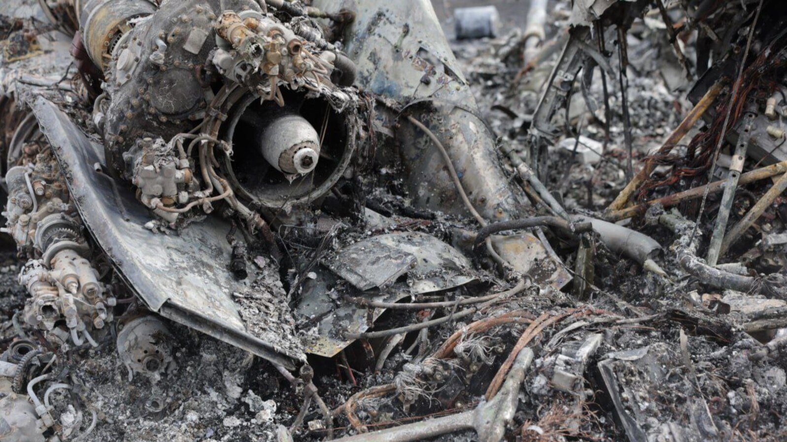 Imagini publicate de presa transnistreană pe 17 martie 2024, afirmând că o dronă de tip kamikaze ar fi lovit un aerodrom în apropiere de Tiraspol. 