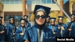 A group of Al-Zahra University students in Bushehr celebrate their graduation.