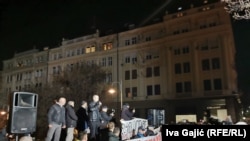 Lider desničarskog pokreta "Narodna patrola" Damnjan Knežević se obraća učesnicima skupa protiv politike Vlade Srbije prema Kosovu, Beograd 15. februar 2023.