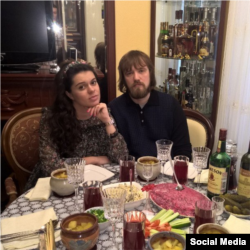 Artiom Uss și Maria Iagodina într-o captură de ecran luată de pe pagina personală VK a tatălui femeii. Iagodina a fost identificată ca fiind soția lui Uss.