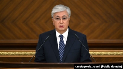 Салбырап тұрған кеудедегі порно фотосуреттер Жалаңаш балапандардың суреттері