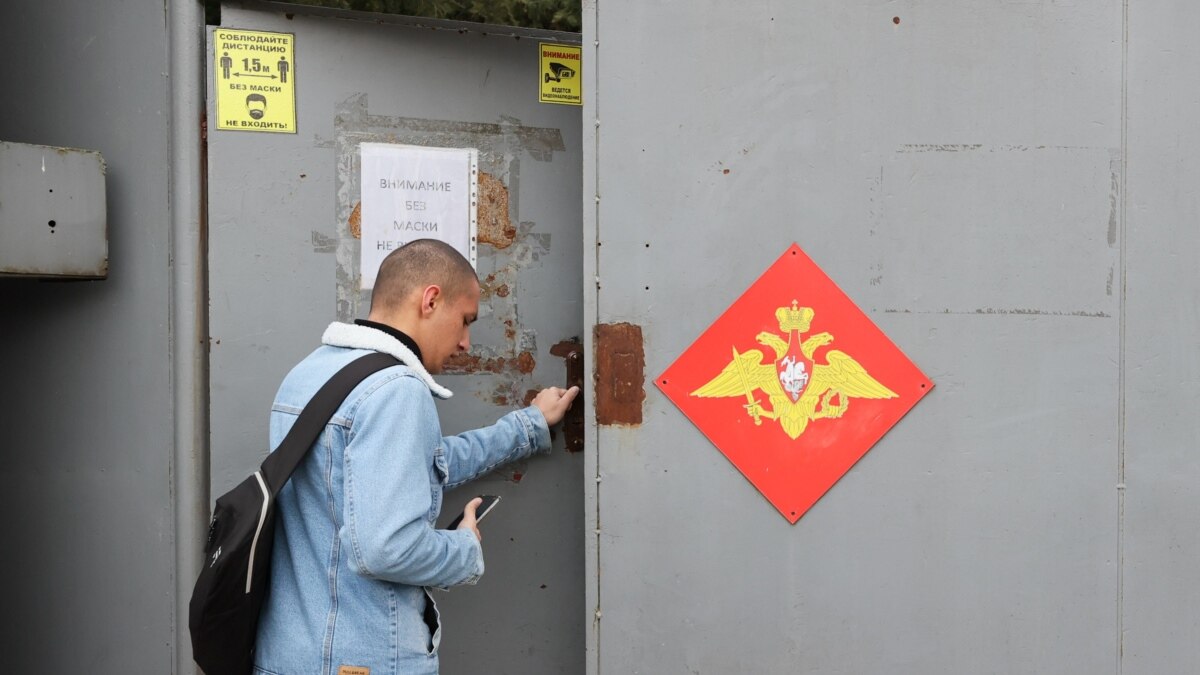 Выпускникам краснодарских вузов дипломы выдают только после получения  повестки