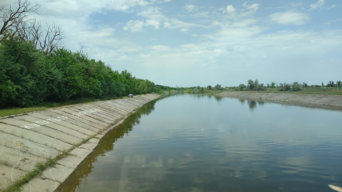 Подача днепровской воды в Крым прекращена. Какое будущее ожидает полуостров?