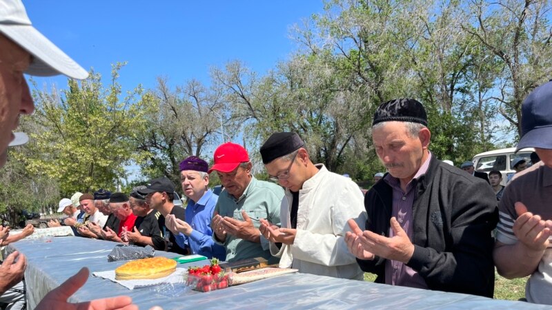 «Отец вспоминал депортацию, выпивал и плакал». Крымские татары в Казахстане отметили день памяти