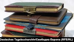 کتابچه های خاطرات. عکس از آرشیف