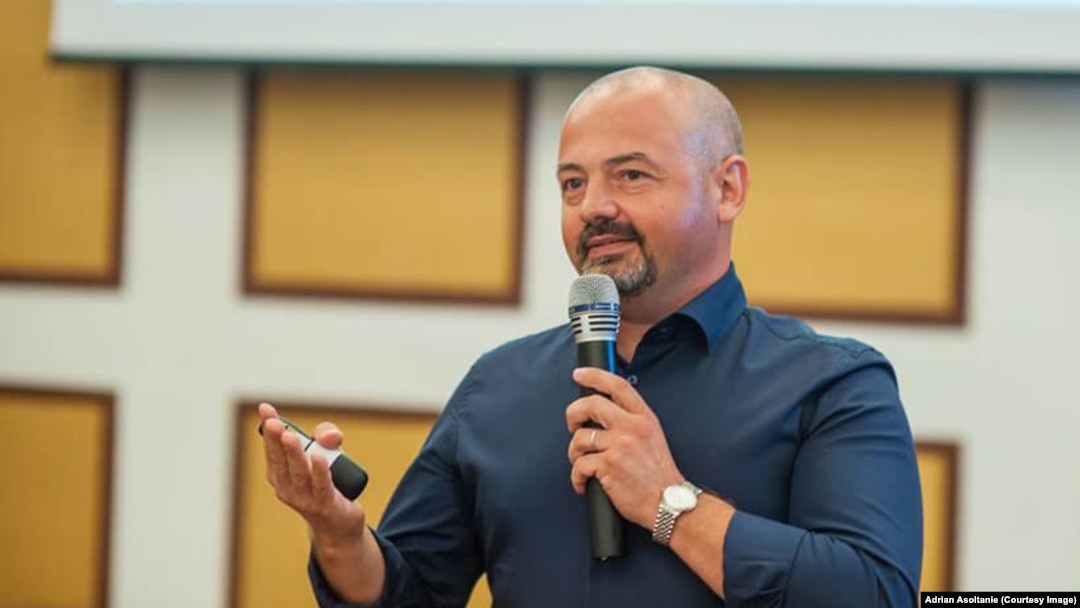 Adrian Asoltanie, autor și expert în finanțe personale, recomandă investițiile în fonduri mutuale pentru suplimentarea veniturilor la pensie.