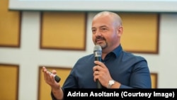 Adrian Asoltanie, autor și expert în finanțe personale, recomandă investițiile în fonduri mutuale pentru suplimentarea veniturilor la pensie.