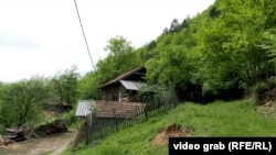 Jedan od placeva izuzet od eksproprijacije u selu Mekiniće na severu Kosova, maj 2023.