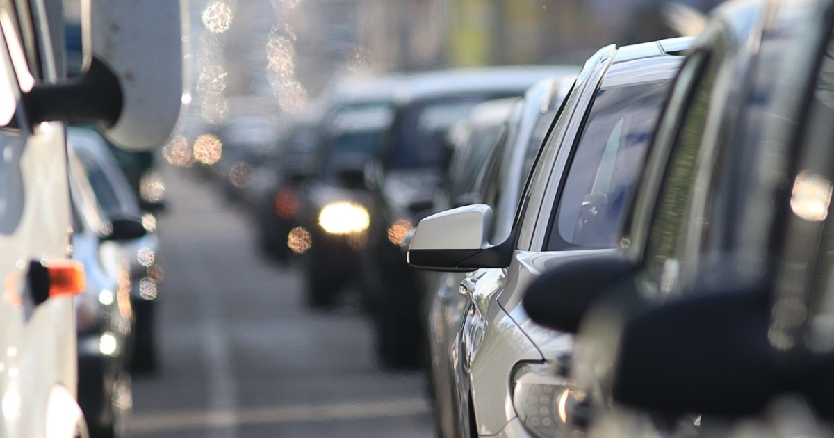 პირველი მოსმენით მიიღეს ცვლილებები, რითაც 6 წელზე ძველი მანქანების განბაჟება ძვირდება