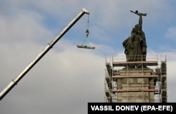 Scaffolding around the Red Army monument on December 12, shortly before demolition began.