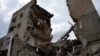 Разрушенный авиабомбой жилой дом в Орехове. Запорожье, Украина
