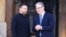 Volodimir Zelenszkij ukrán elnök (balra) Londonban Keir Starmer brit miniszterelnökkel (archív felvétel)
