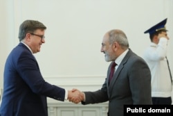 Armenian Prime Minister Nikol Pashinian (right) greets O'Brien in Yerevan on June 11.