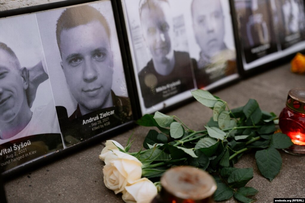 Due anni fa, lo specialista informatico Andrei Zeltsar e l'impiegato del KGB Dmytriy Fedasiuk furono uccisi in una sparatoria in un appartamento di Minsk.