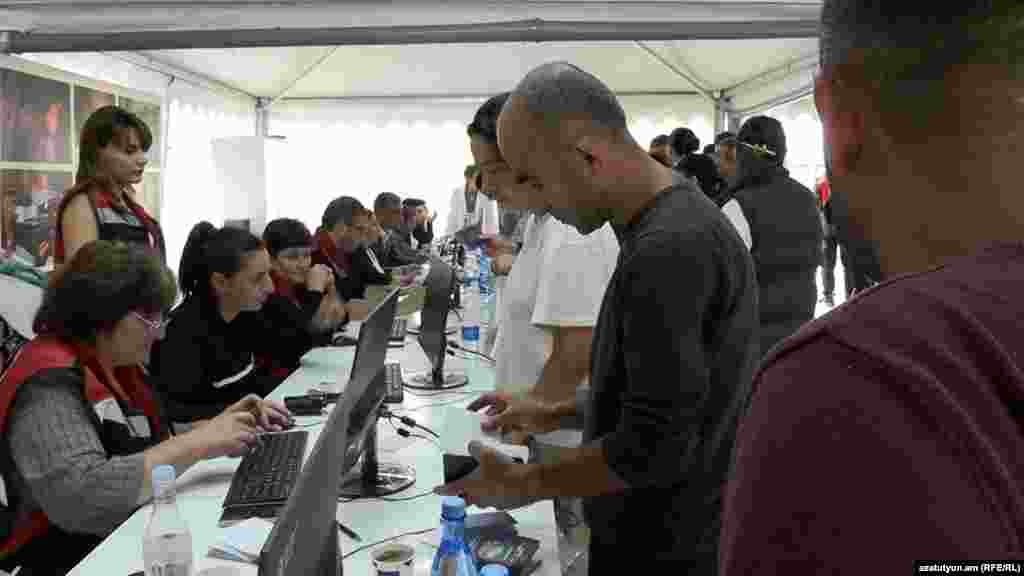 Լեռնային Ղարաբաղից տեղահանվածները Կոռնիձորում տեղակայված կենտրոնում, Սյունիք, սեպտեմբեր, 2023թ. 