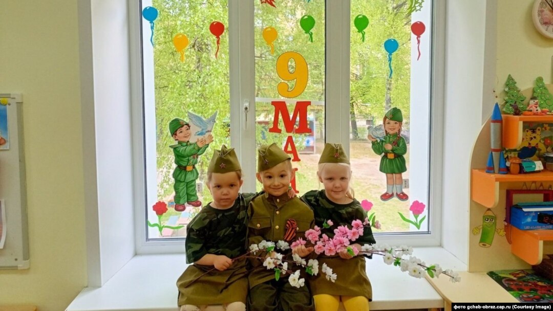 Ресей жұлдыздарының ыстық эротикасын көріңіз