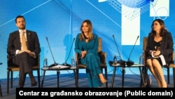 Predsjednik Crne Gore Jakov Milatović, direktorica CGO Daliborka Uljarević i šefica Delegacije EU u CG Oana Kristina Popa, na konferenciji "Kako oživjeti pregovore Crne Gore sa EU?, u organizaciji Centra za građansko obrazovanje. Podgorica 29. jun. 