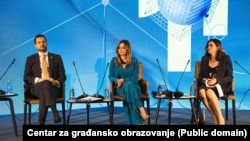 Predstavnici crnogorskog Centra za građansko obrazovanje na konferenciji za štampu.
