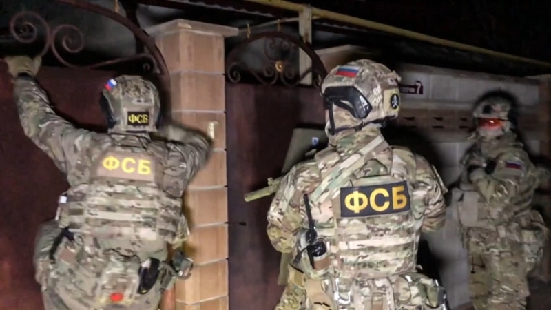 Российские силовики провели обыски в домах четырех крымских татар и мечети города Старый Крым – активисты