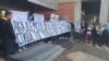 Grupa ljudi blokirala je 28. marta zgradu Filozofskog fakulteta u Novom Sadu, tražeći smenu profesora i novinara Dinka Gruhonjića