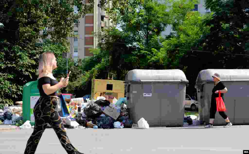 Kryetarja e Shkupit ka pohuar të hënën se kontejnerët e mbeturinave kanë nisur të pastrohen.