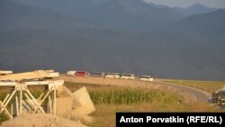 Автобусы вывозят армянских беженцев из Карабаха в Армению, 29 сентября 2023 года