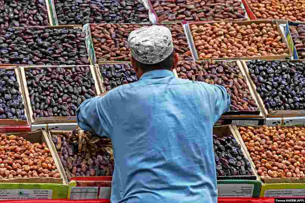 A Pakistani vendor arranges dates on his cart at a market in Rawalpindi.&nbsp;